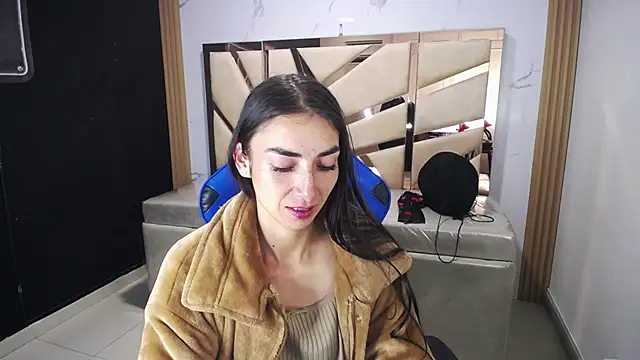 Maily a  online show from 12/18/25, 03:01