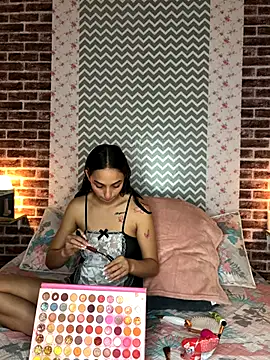 Snapshot of KaMila_M00N chatting on 09/23/25, 04:32 KaMila M00N online show from 09/23/25, 04:32