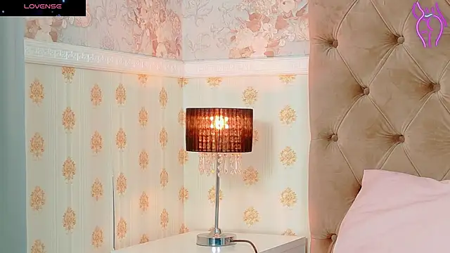 CoraVex online show from 10/04/25, 03:48