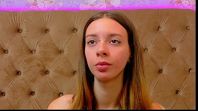 Snapshot of CoraVex chatting on 05/20/26, 03:56 CoraVex online show from 05/20/26, 03:56