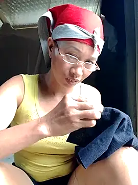 Snapshot of donna-bae chatting on 08/04/26, 03:32 donna-bae online show from 08/04/26, 03:32