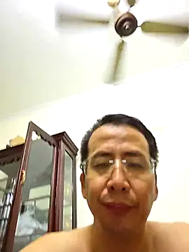 MaiHoang2k online show from 10/05/25, 01:42