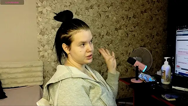 Snapshot of LoNik_Tvvins chatting on 10/15/25, 12:38 LoNik Tvvins online show from 10/15/25, 12:38