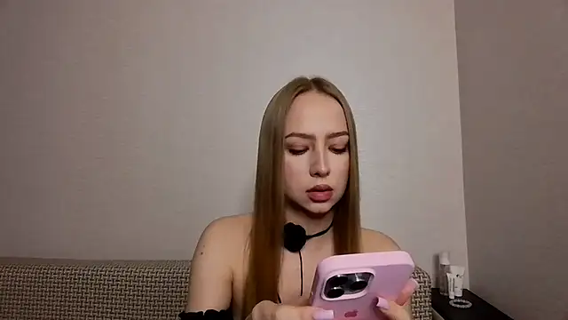 MissOyee online show from 09/20/25, 05:14