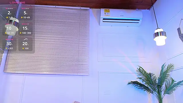 alessia moon1 online show from 11/08/25, 12:38