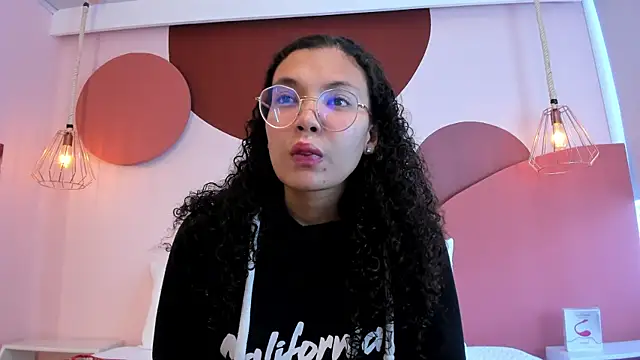 SweetStarr  online show from 09/25/25, 01:15