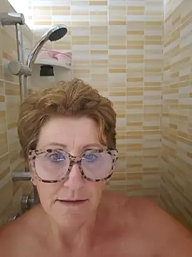 Snapshot of LadyLuxe_xx chatting on 10/05/25, 11:19 LadyLuxe xx online show from 10/05/25, 11:19