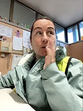 bichota85 online show from 12/01/25, 11:59