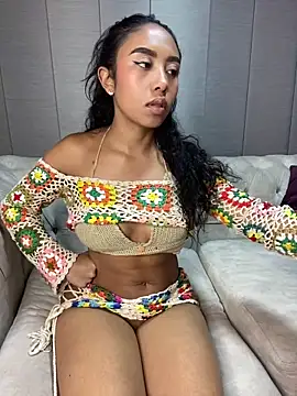 Snapshot of Tatiana_18pink chatting on 10/11/25, 12:43 Tatiana 18pink online show from 10/11/25, 12:43