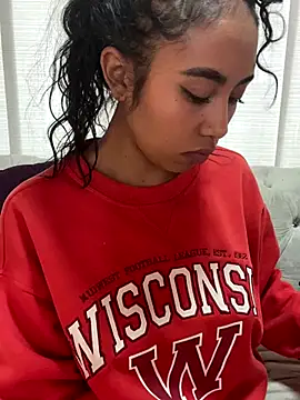 Snapshot of Tatiana_18pink chatting on 10/18/25, 02:40 Tatiana 18pink online show from 10/18/25, 02:40