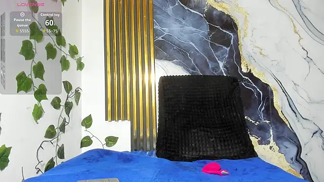 brittanyy20 online show from 11/18/25, 09:58