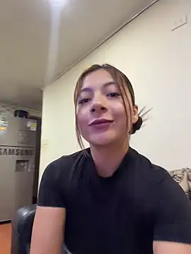 Snapshot of Karlee_Grey1 chatting on 06/16/26, 01:41 Karlee Grey1 online show from 06/16/26, 01:41