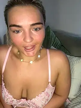 Snapshot of BelleXx chatting on 09/21/25, 05:53 BelleXx online show from 09/21/25, 05:53