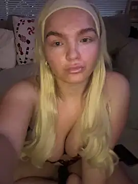 Snapshot of BelleXx chatting on 11/13/25, 04:39 BelleXx online show from 11/13/25, 04:39