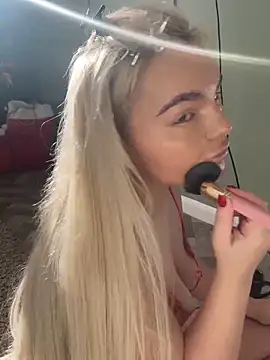 Snapshot of BelleXx chatting on 11/17/25, 12:33 BelleXx online show from 11/17/25, 12:33