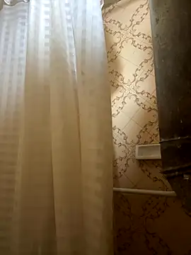 Snapshot of Ezeveron chatting on 10/03/25, 04:42 Ezeveron online show from 10/03/25, 04:42