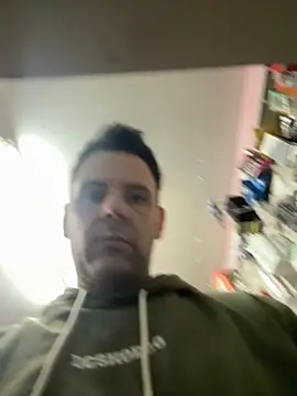 Snapshot of Ezeveron chatting on 10/07/25, 12:41 Ezeveron online show from 10/07/25, 12:41