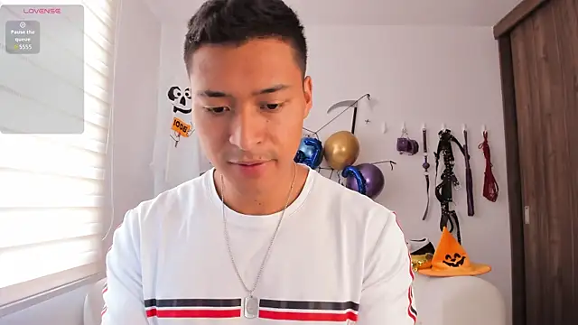 Snapshot of abu_dhabi_21 chatting on 10/27/25, 02:43 abu dhabi 21 online show from 10/27/25, 02:43