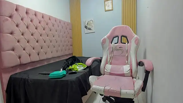 Naomis 35 online show from 12/02/25, 07:53