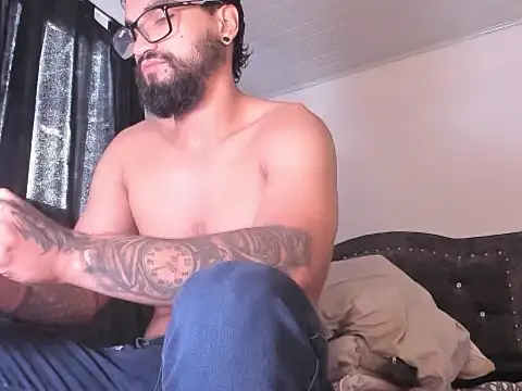 Snapshot of Chrys_harris77 chatting on 06/19/26, 05:39 Chrys harris77 online show from 06/19/26, 05:39