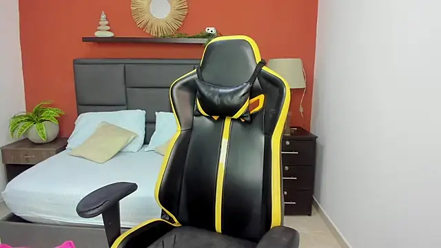 molly lovee  online show from 09/25/25, 11:47