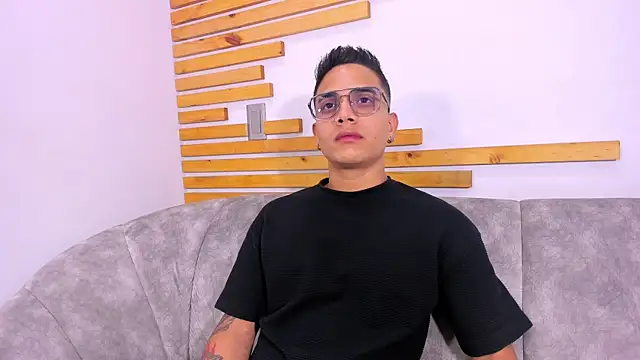 Snapshot of axel_vega chatting on 10/07/25, 07:33 axel vega online show from 10/07/25, 07:33