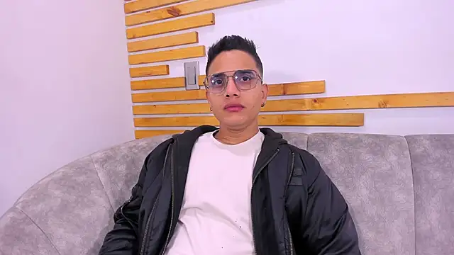 Snapshot of axel_vega chatting on 10/08/25, 01:20 axel vega online show from 10/08/25, 01:20