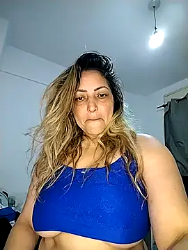 Lunita86 online show from 10/29/25, 02:19