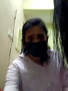 honeyqueen143 online show from 09/19/25, 02:24