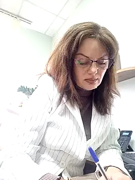 ValeriaLove43211 online show from 11/12/25, 12:16