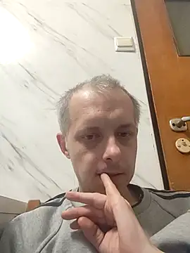 Snapshot of szajbusek41 chatting on 01/12/26, 03:39 szajbusek41 online show from 01/12/26, 03:39