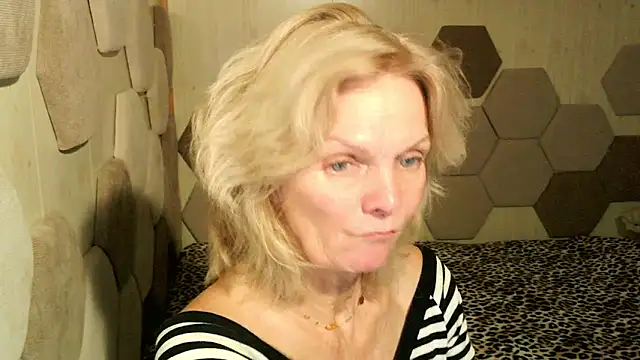 Snapshot of Zoe_Steell chatting on 10/17/25, 02:19 Zoe Steell online show from 10/17/25, 02:19