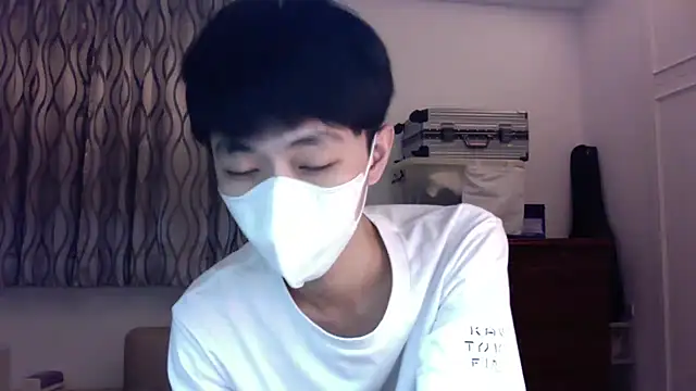 kai101010 online show from 11/17/25, 02:45