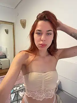 Snapshot of MollyXoXo chatting on 05/27/26, 12:02 MollyXoXo online show from 05/27/26, 12:02