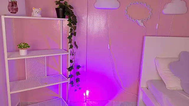 KeendraFox  online show from 02/11/26, 11:37