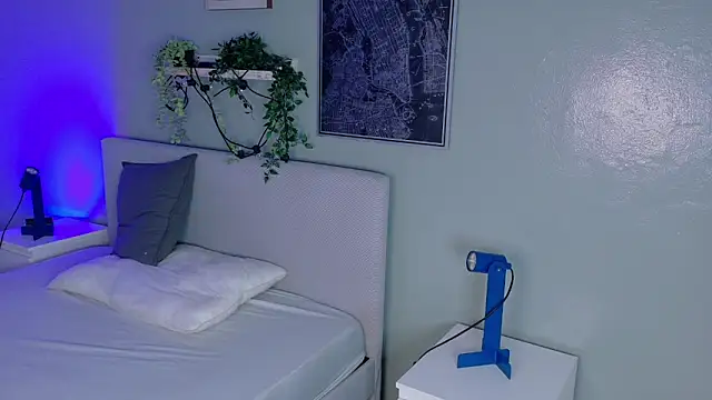 KeendraFox  online show from 04/04/26, 11:18