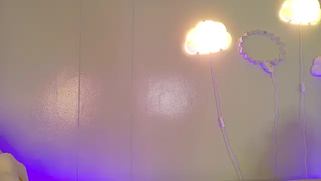 KeendraFox  online show from 04/21/26, 10:10