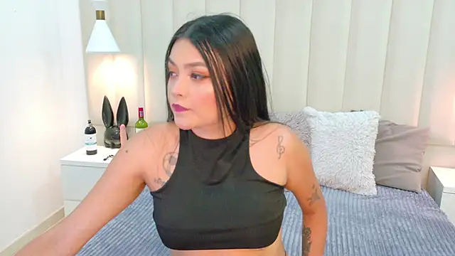 AteneaRoldan online show from 10/15/25, 04:12