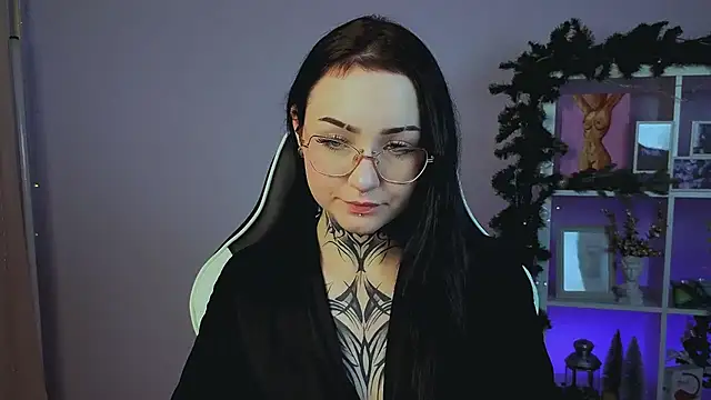 Snapshot of MollyKissy chatting on 12/14/25, 08:09 MollyKissy online show from 12/14/25, 08:09