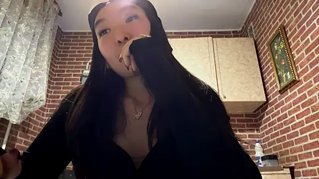 Snapshot of EmmaLeexth chatting on 09/25/25, 01:59 EmmaLeexth online show from 09/25/25, 01:59