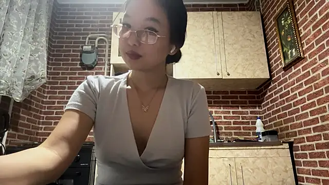 Snapshot of EmmaLeexth chatting on 09/27/25, 01:16 EmmaLeexth online show from 09/27/25, 01:16