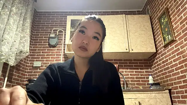 EmmaLeexth online show from 11/06/25, 12:28