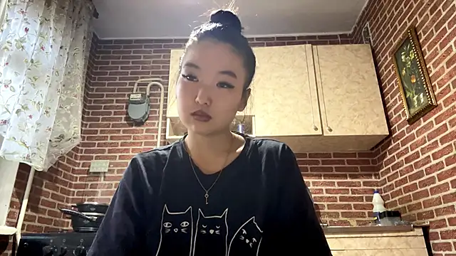 EmmaLeexth online show from 11/07/25, 11:32