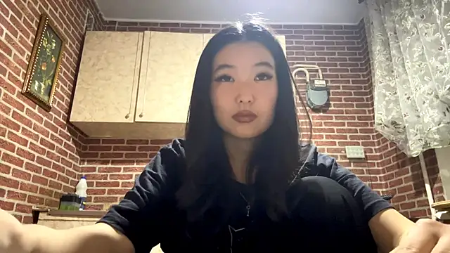 EmmaLeexth online show from 11/10/25, 01:54