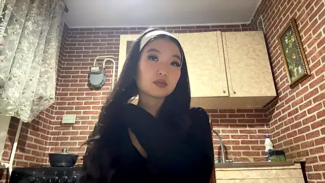 EmmaLeexth online show from 11/11/25, 02:28