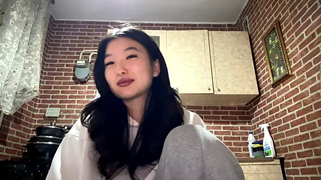 EmmaLeexth online show from 02/09/26, 02:10