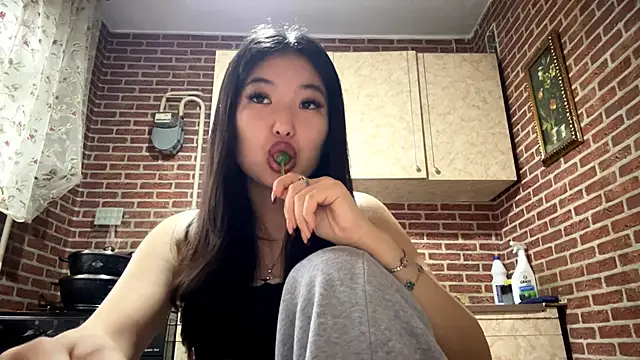 EmmaLeexth online show from 03/06/26, 10:12