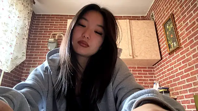 EmmaLeexth online show from 03/15/26, 10:10