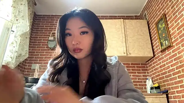 EmmaLeexth online show from 04/03/26, 10:24