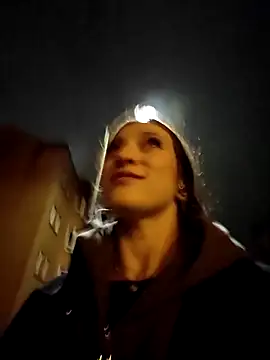 Snapshot of laradoom chatting on 10/20/25, 03:40 laradoom online show from 10/20/25, 03:40